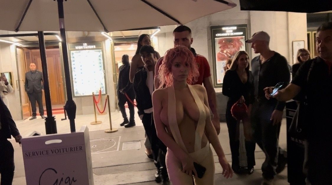 Bianca Censori boobs