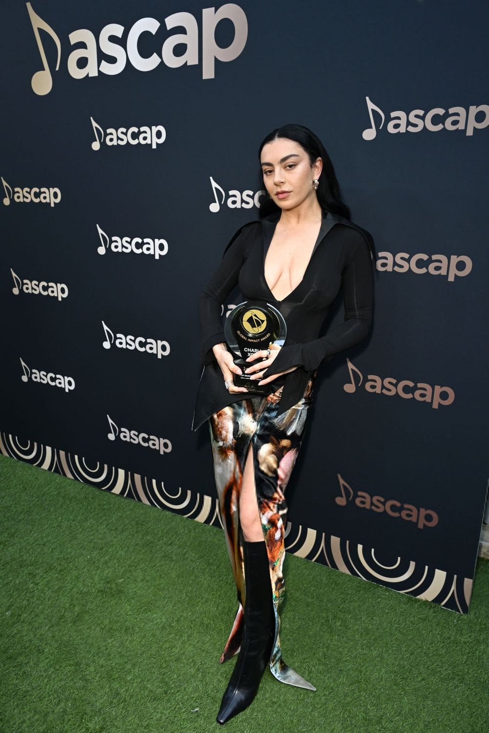 Charli XCX boobs