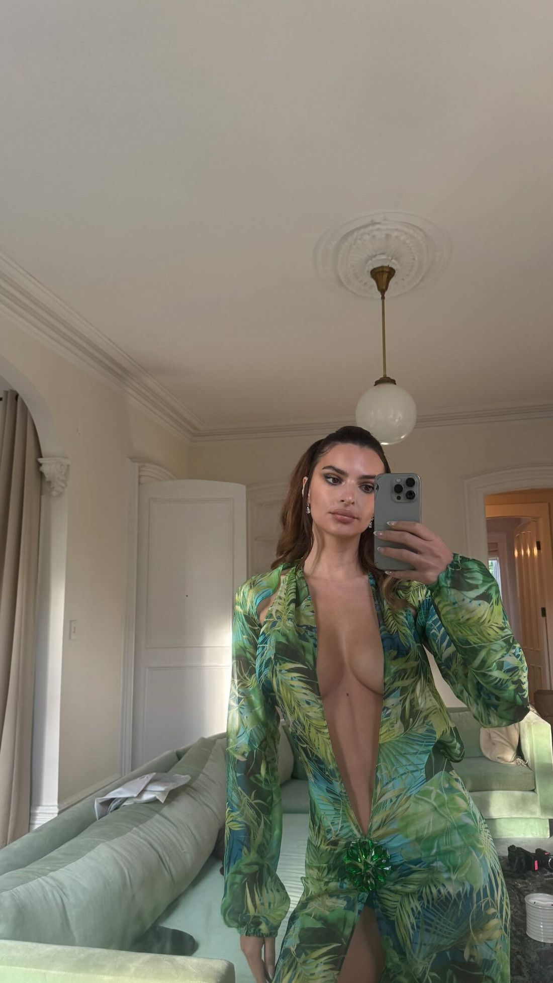 Emily Ratajkowski boobs