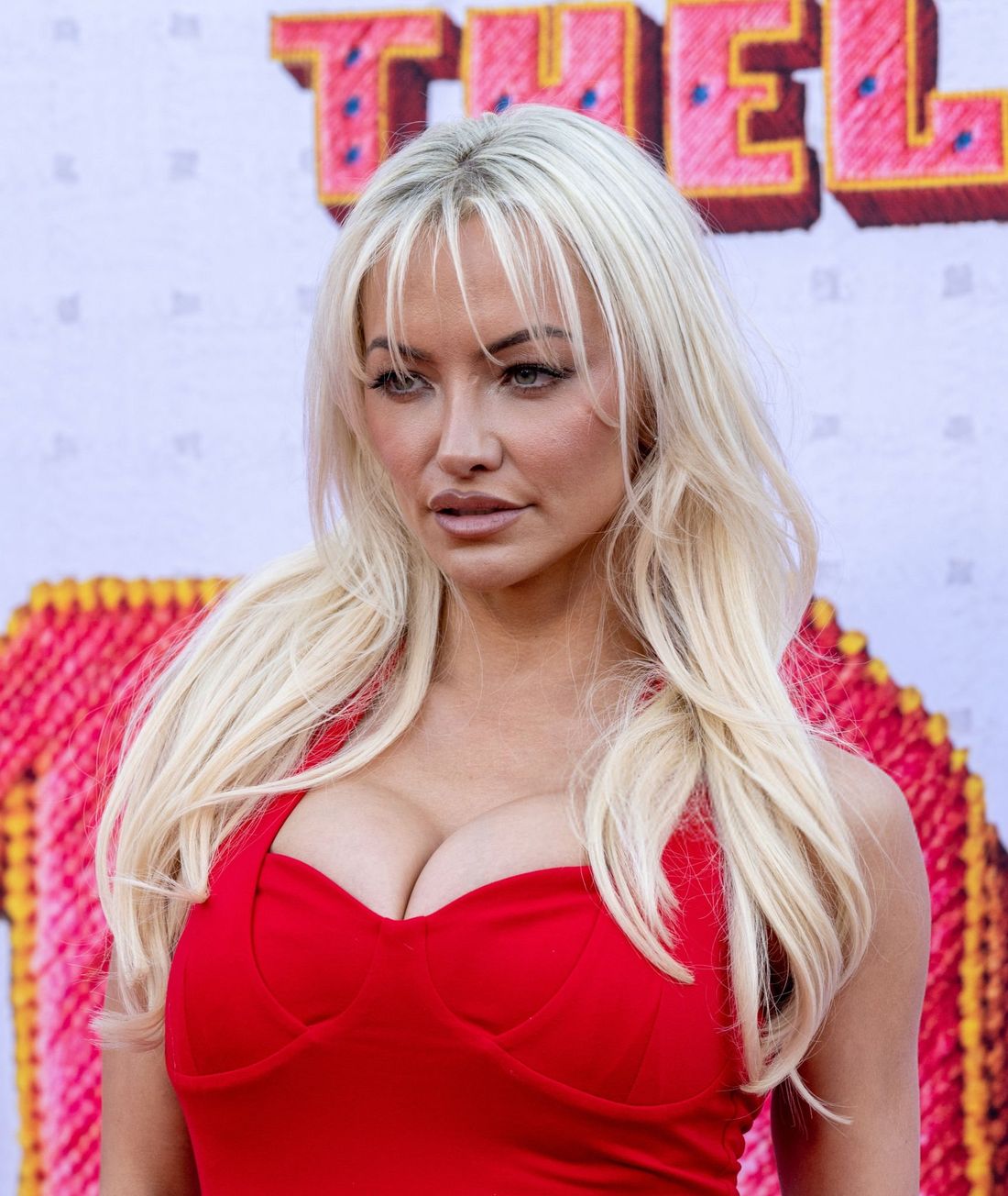 Lindsey Pelas boobs