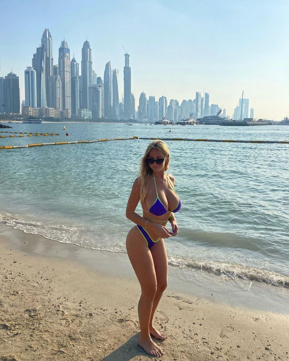 Maria Arreghini Showing Off Her Sexy Curves While Posing At The Beach