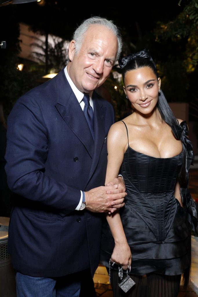 Kim Kardashian busty with a creepy old man